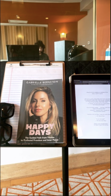 happy days book on stand